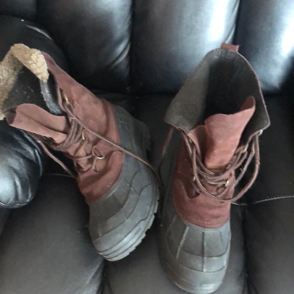 Men’s snow boot with removable wool insert. Size 11M.  Brown suede with black.